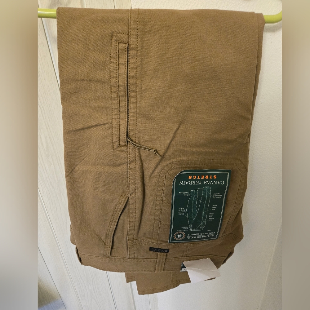 GH Bass & Co Men's Khaki Pants